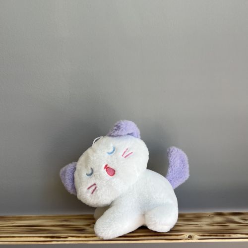 Кот мал бел